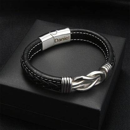 Set de regalo de pulsera con nudo infinito para hijo con nombre grabado